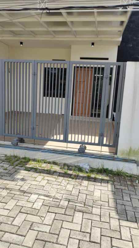 dijual rumah sariwangi