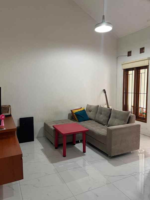 dijual rumah sariwangi