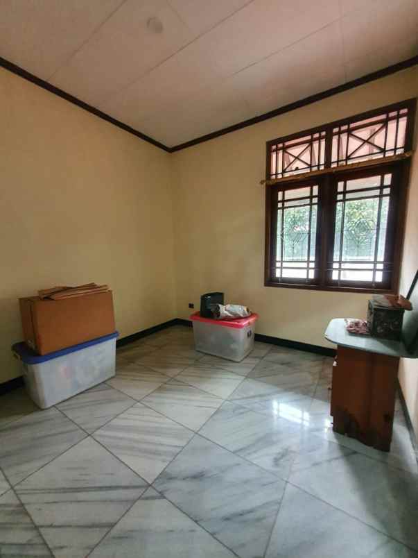 dijual rumah second besar dan luas di cibubur