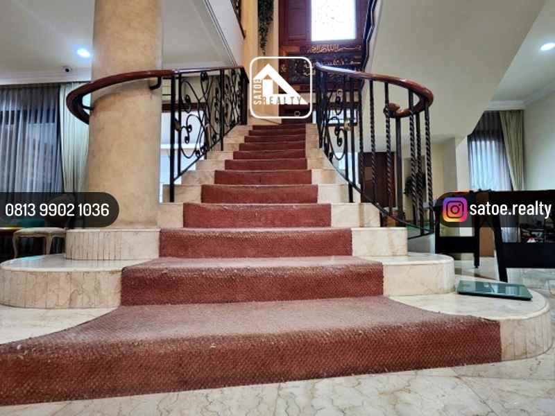 dijual rumah sekolah kenca pondok indah