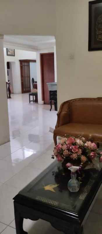 dijual rumah semolowaru
