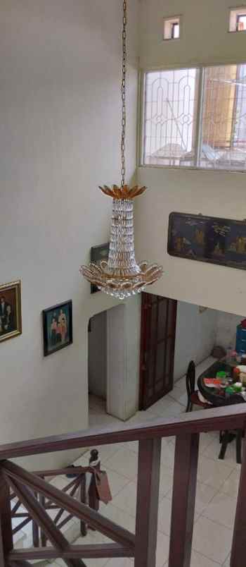 dijual rumah semolowaru