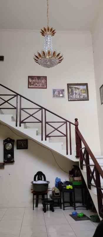 dijual rumah semolowaru