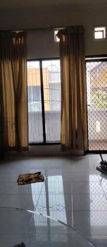 dijual rumah semolowaru