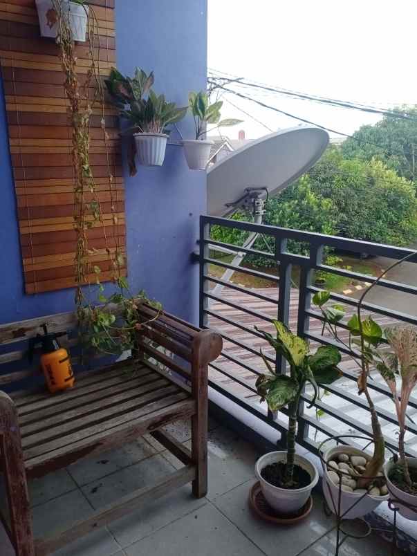 dijual rumah serua residence