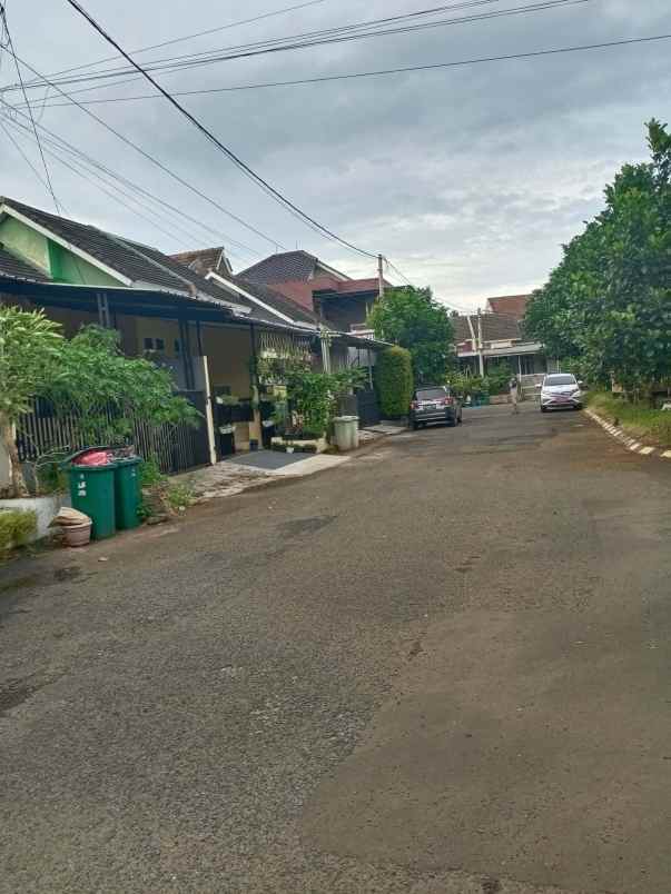 dijual rumah serua residence