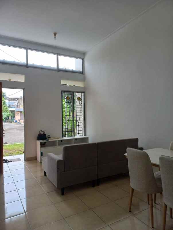 dijual rumah sukatani tapos depok