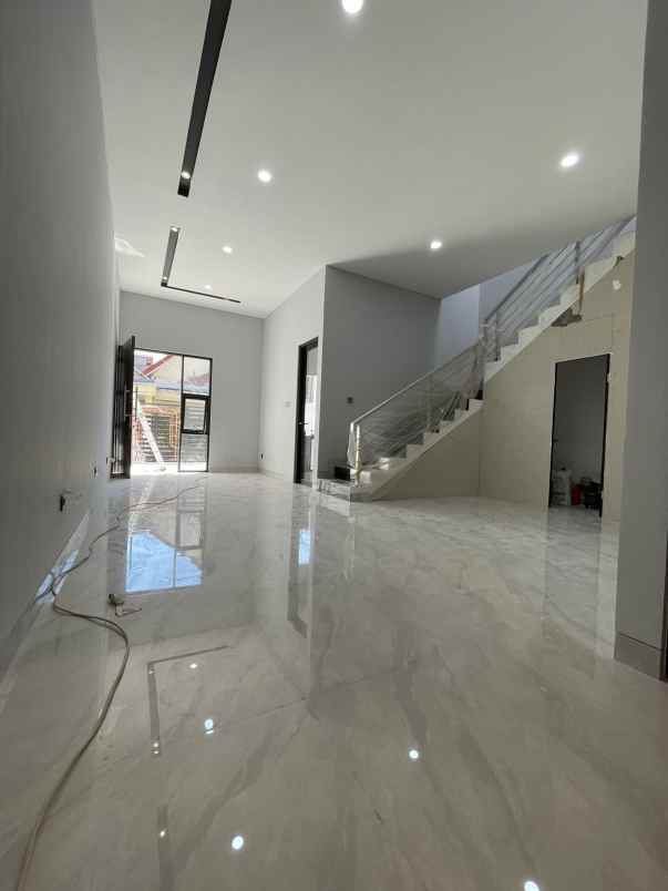 dijual rumah sutorejo