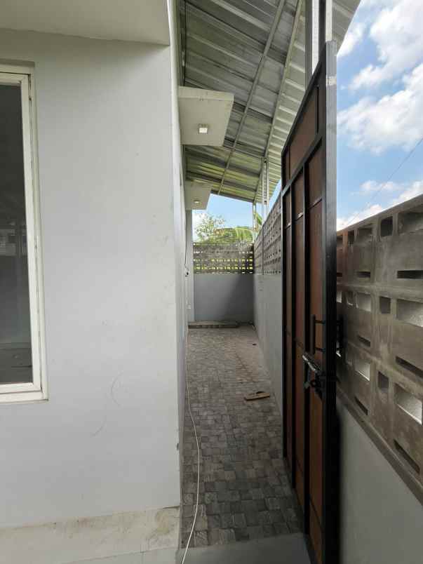 dijual rumah tamanan
