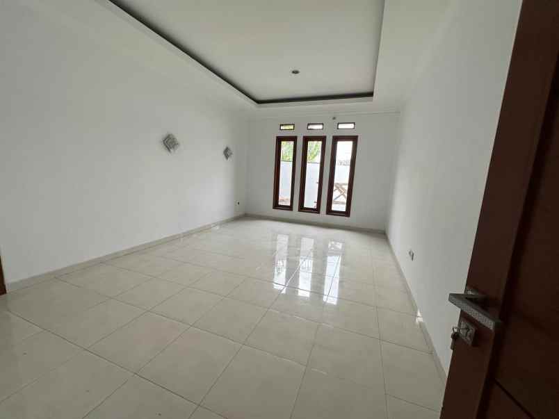 dijual rumah tegal kawung cipageran