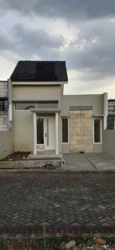 dijual rumah ulesari tirtomoyo malang