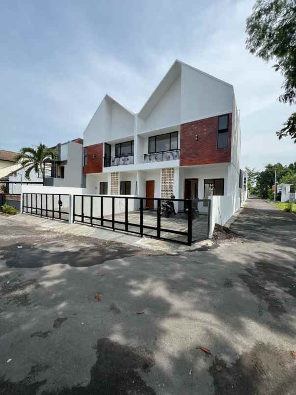 dijual rumah utara stadion maguwoharjo