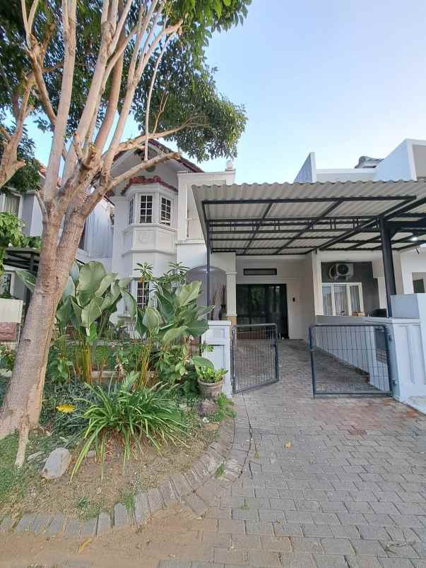 dijual rumah vila valensia lontar