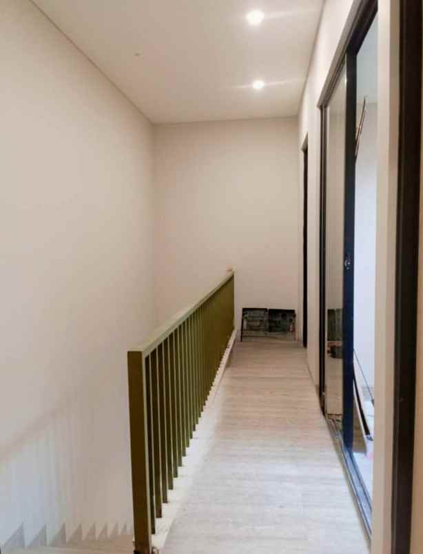 dijual rumah villa meruya jakbar