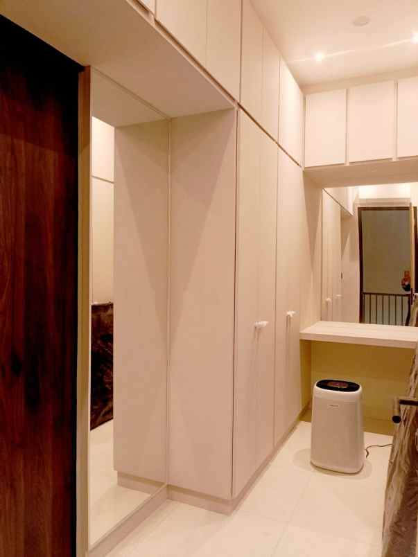 dijual rumah villa meruya jakbar