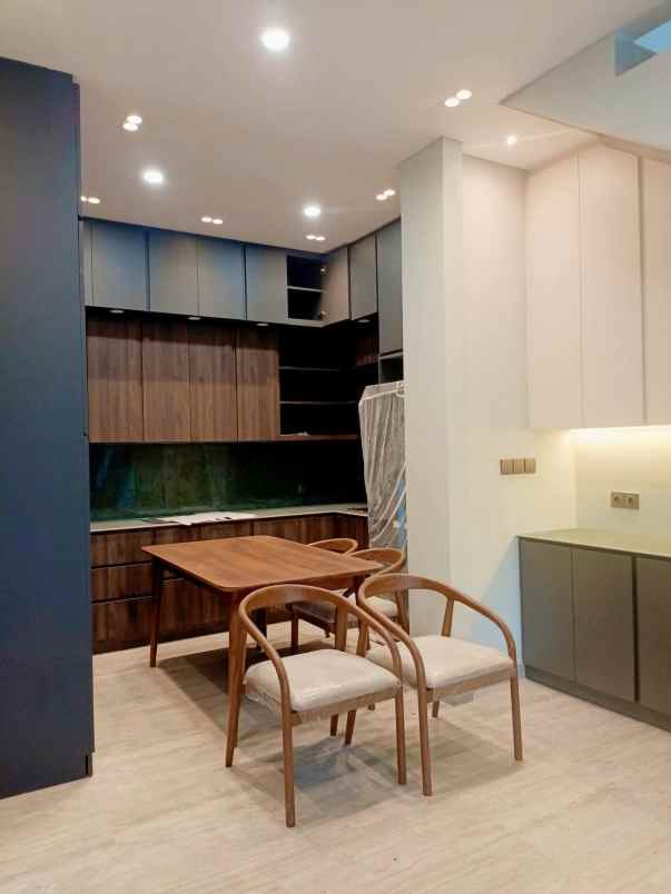 dijual rumah villa meruya jakbar
