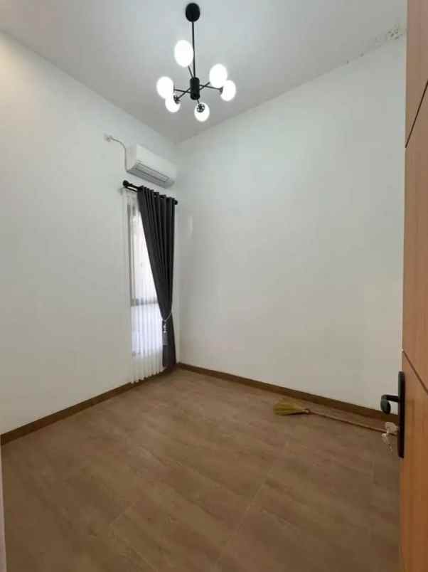 dijual rumah warak sumberadi