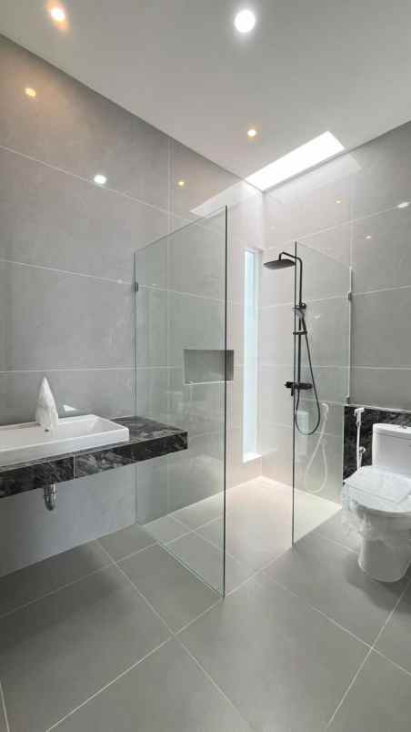 dijual rumah waterfront citraland