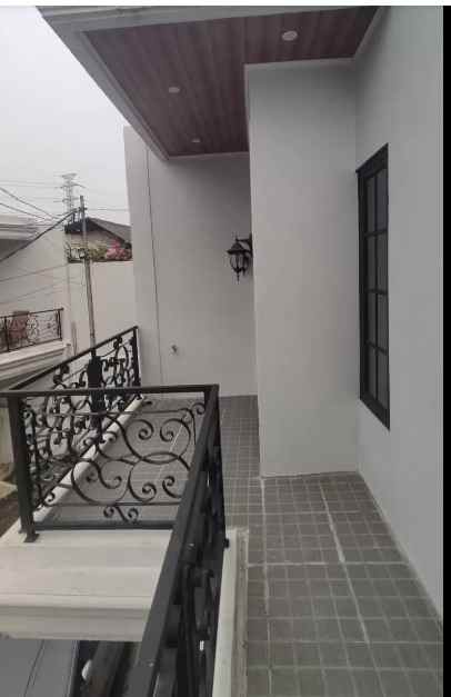 dijual rumah white house premier 3