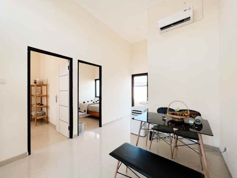 dijual rumah woodville regency