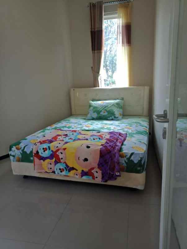 dijual villa jl abdulgani atas