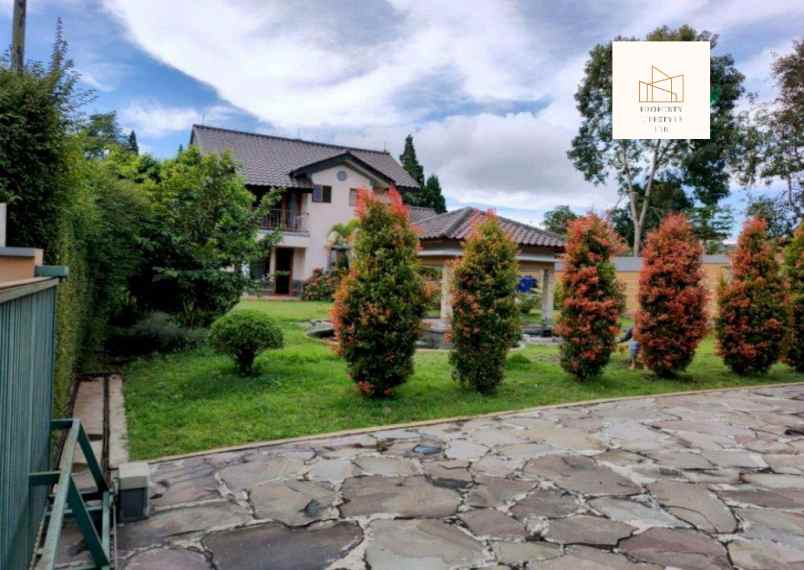 dijual villa jl lembanng