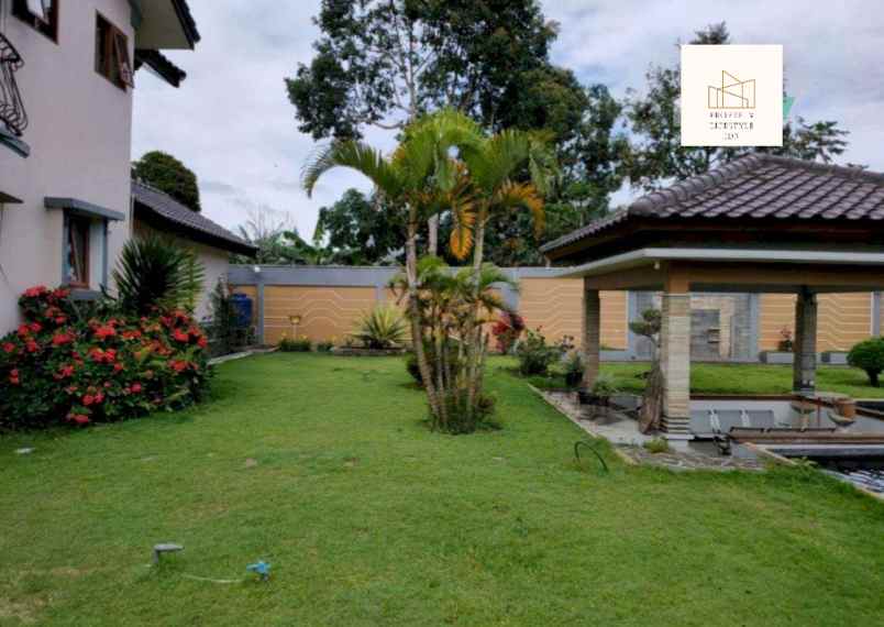 dijual villa jl lembanng