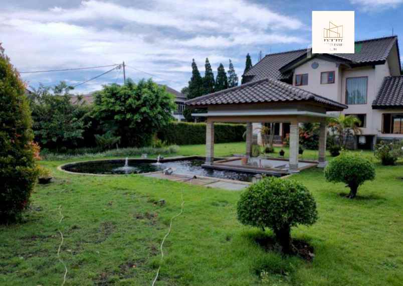 dijual villa jl lembanng