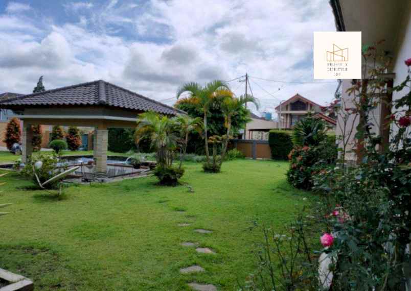 dijual villa jl lembanng