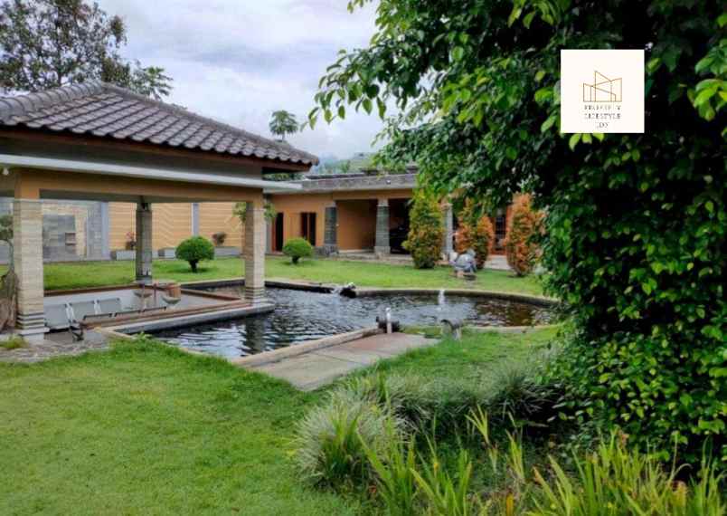 dijual villa jl lembanng