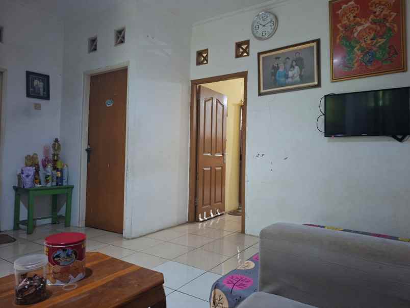 dijual villa villa cinere hijau