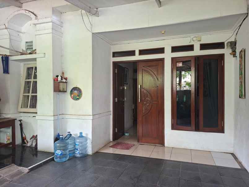 dijual villa villa cinere hijau