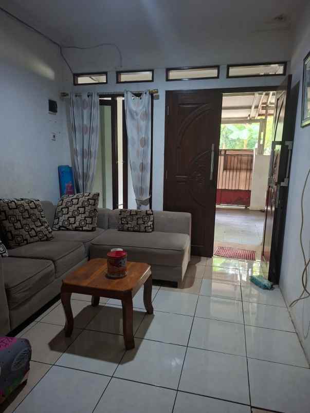 dijual villa villa cinere hijau