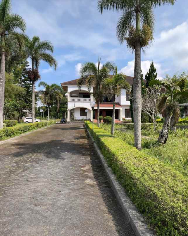 dijual villa villa suropati ngaglik