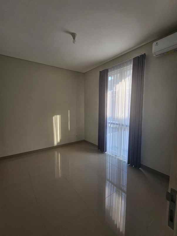 disewakan rumah citraland greenlake wiyung
