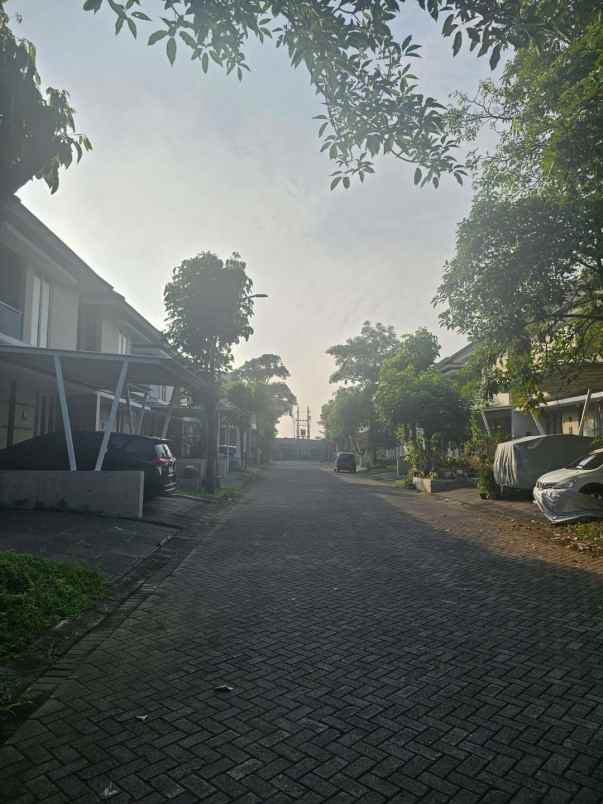 disewakan rumah citraland greenlake wiyung