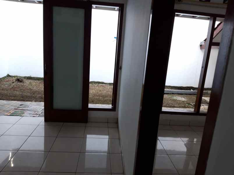 disewakan rumah di lokasi strategis di beji timur