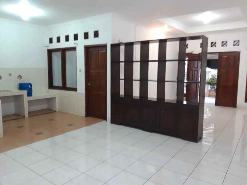 disewakan rumah di lokasi strategis di beji timur