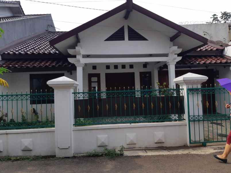 disewakan rumah di lokasi strategis di beji timur