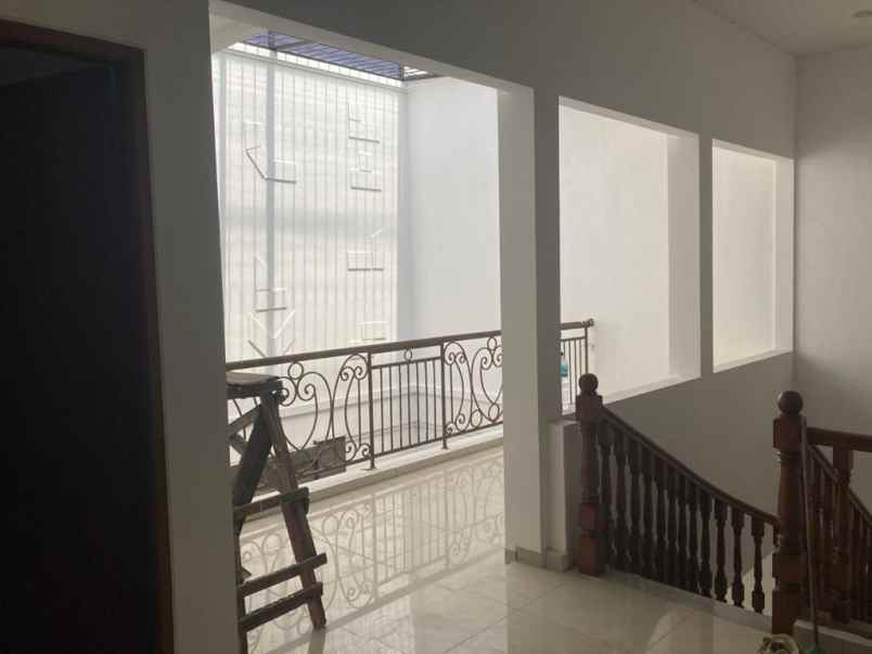 disewakan rumah manyar tirtoyoso