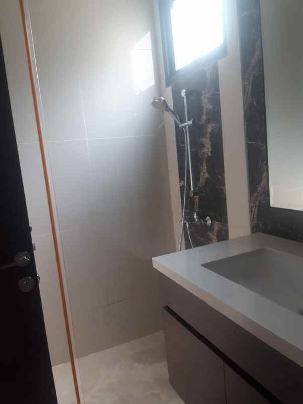 disewakan rumah nava park bsd