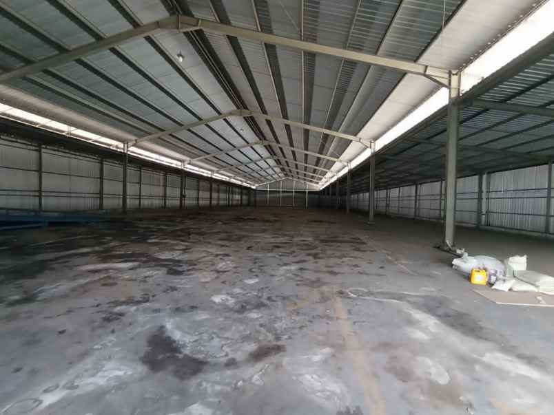 gudang raya margomulyo permai ada loading dock