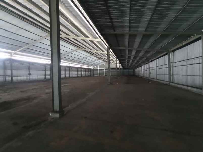 gudang raya margomulyo permai ada loading dock