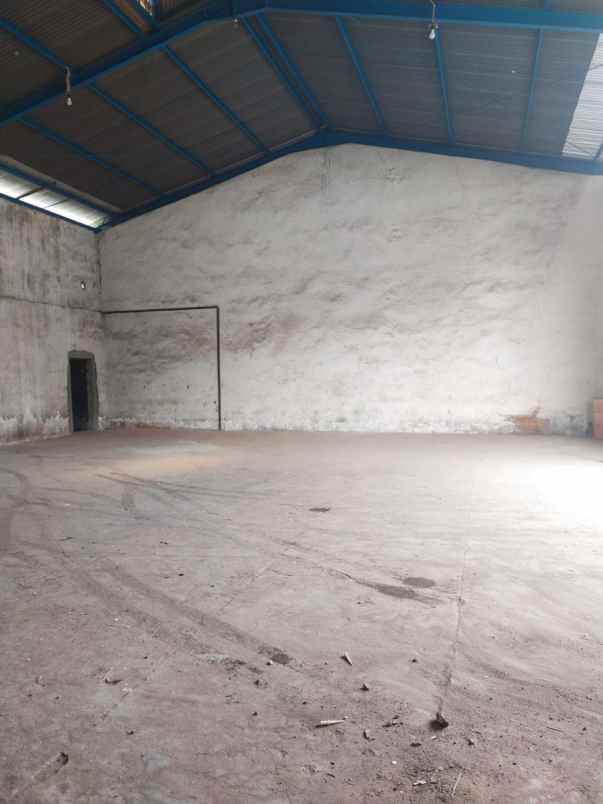 gudang tanjungsari hadap barat