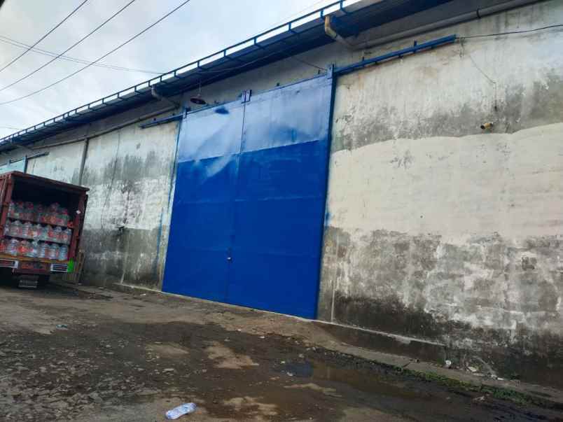 gudang tanjungsari hadap barat