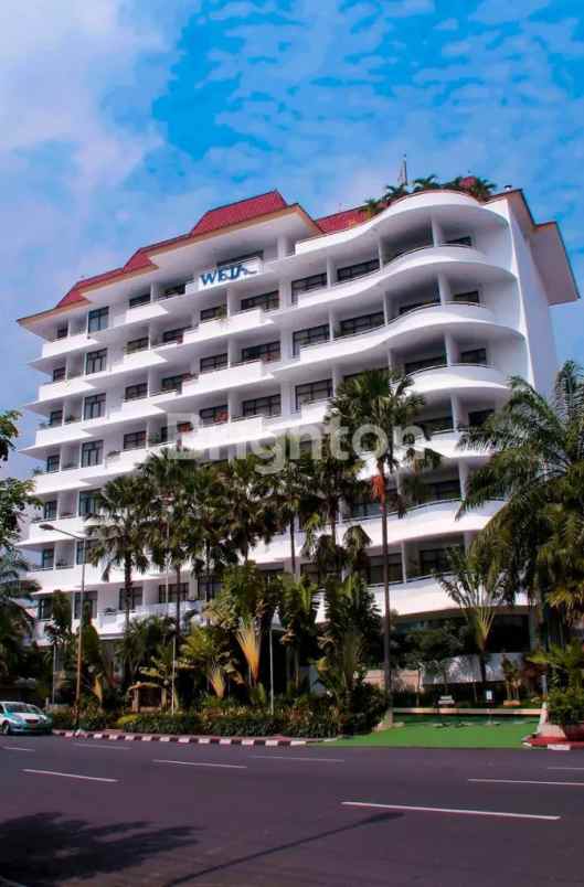 hotel weta bintang 3 letak di jantung kota surabaya