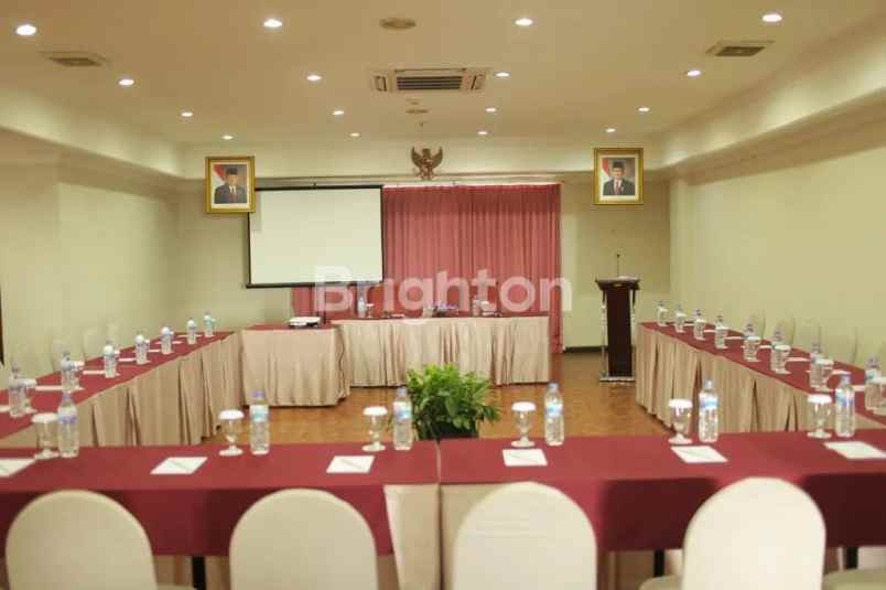 hotel weta bintang 3 letak di jantung kota surabaya