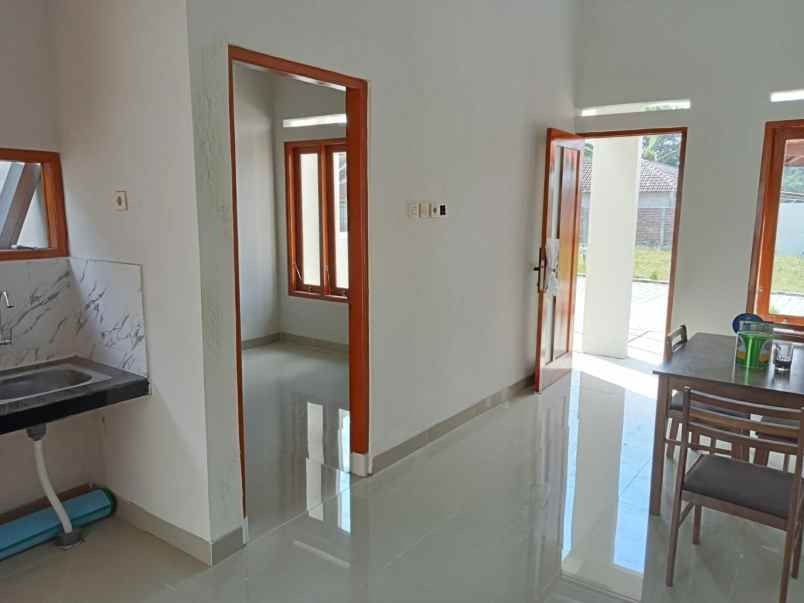 hunian mewah minimalis dengan rooftop di kalasan