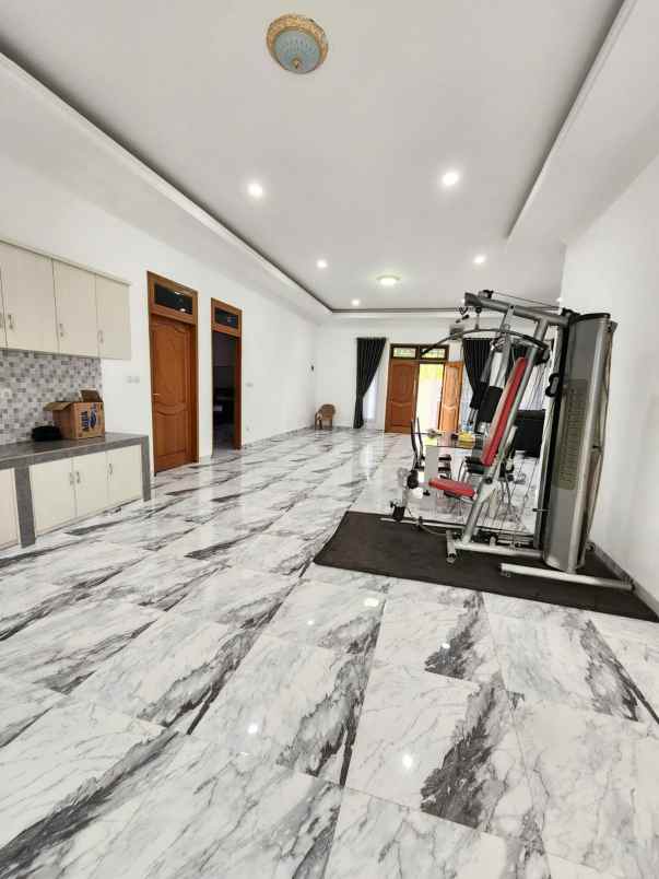 jual cepat rumah semi furnished luas murah