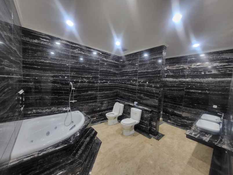 jual rumah mewah taman surya 5 kaliders jak bar